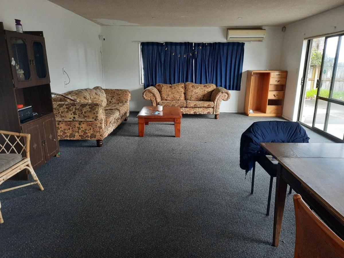 Papamoa Backpack House Hotel Exterior photo